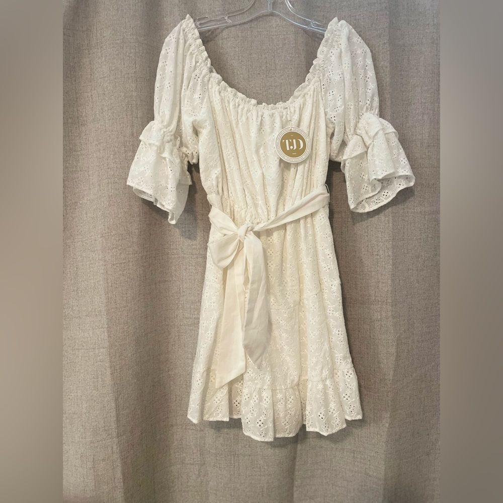 The Jetset Diaries NWT Vivienne Mini White Floral Dress | M